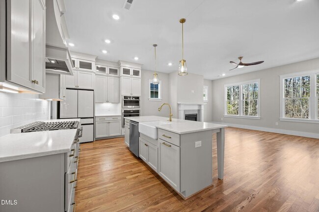 Building Photo - 916 Noisette Ct