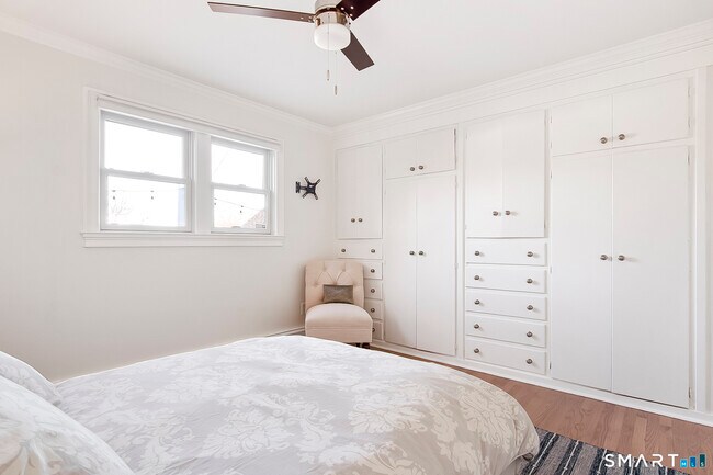 Building Photo - 36 Middlebury St