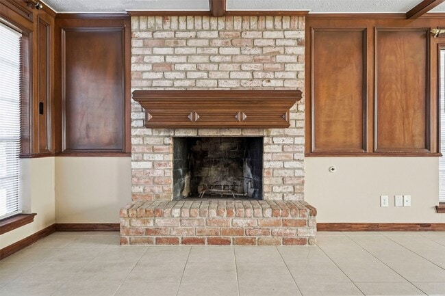 Building Photo - 16014 Southampton Dr