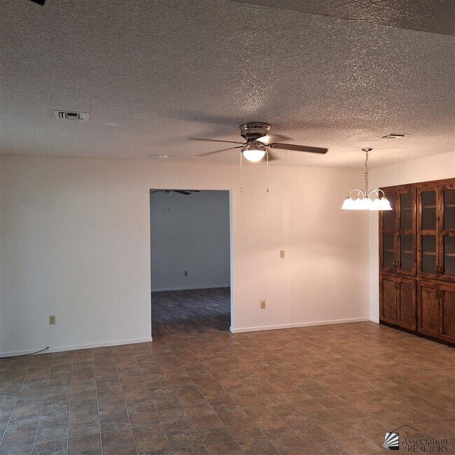 Building Photo - 2106 S 17th Ave