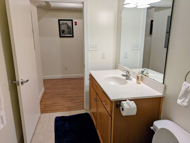 Building Photo - 220 W Market St