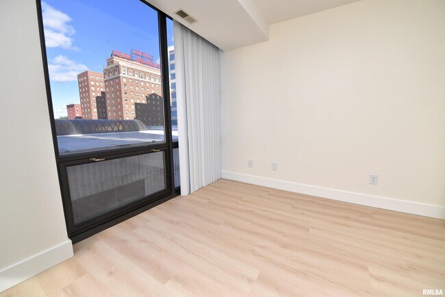 Building Photo - 123 SW Jefferson Ave