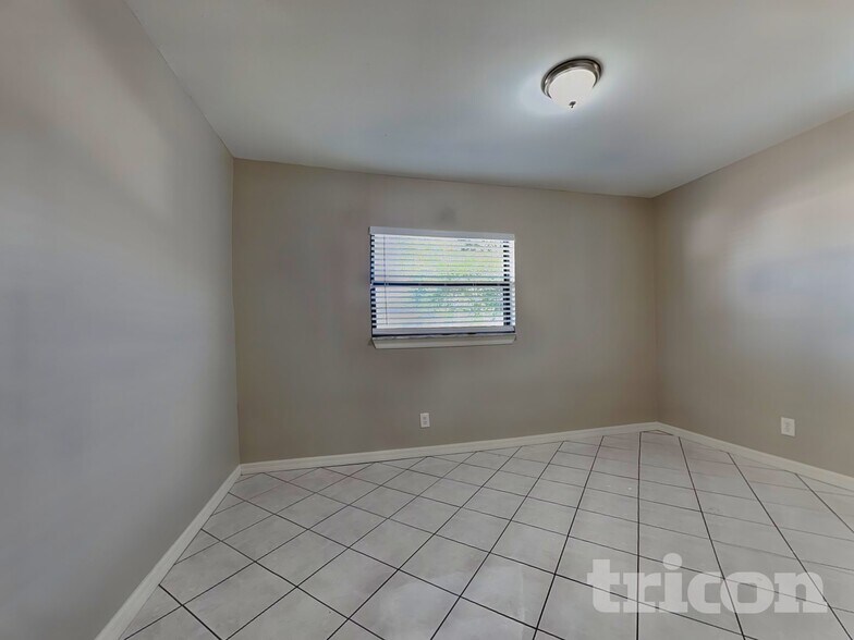 Building Photo - 5110 Cresthill Dr