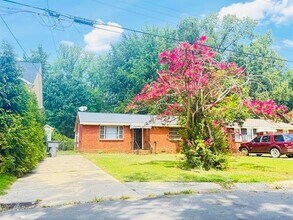 Building Photo - 1733 Finchley Dr