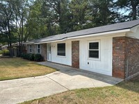 Building Photo - Beautiful 3 Bedroom 1.5 Bathroom Home Now ...