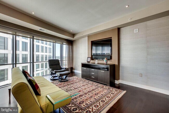 Building Photo - 1111 19th St N