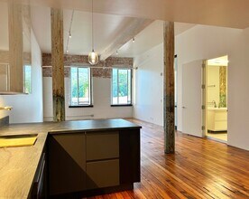 Building Photo - Historic Charm, Modern Luxury, 1 bedroom c...