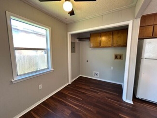 Building Photo - Long Beach home for rent