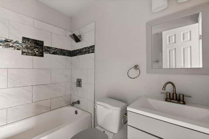 Building Photo - 632 Freeman Dr