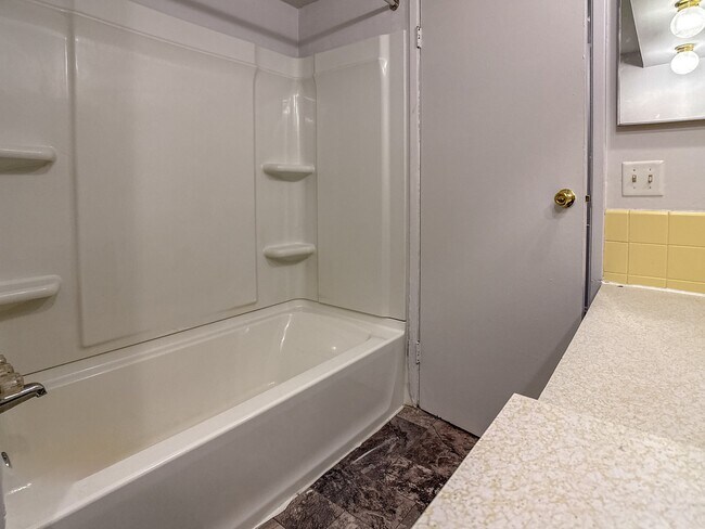 10 (1) - Waverly Flatz