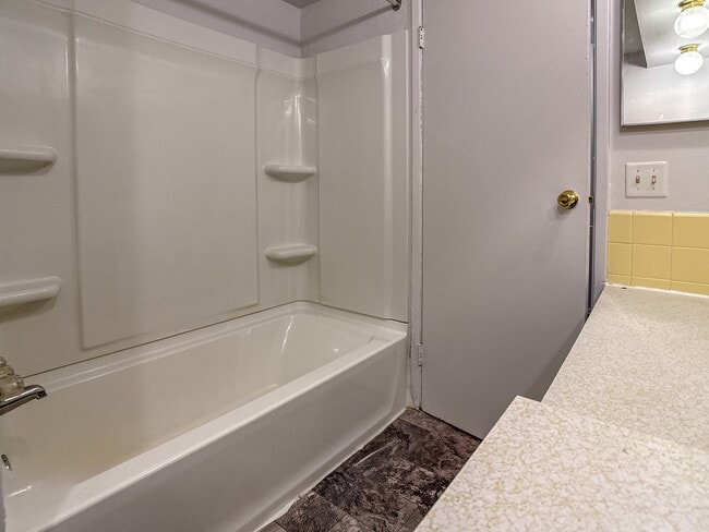 Bathroom - Waverly Flatz