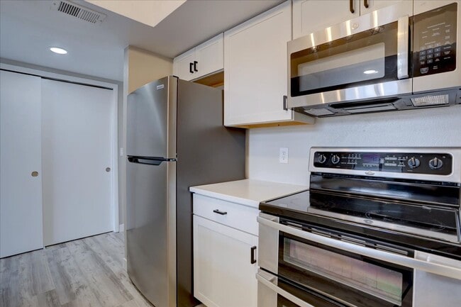 Building Photo - Stunning Top-Floor End Unit with Vaulted Ceilings and Modern Finishes