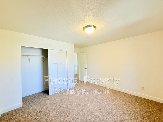 Building Photo - 3368 NW 47th Dr