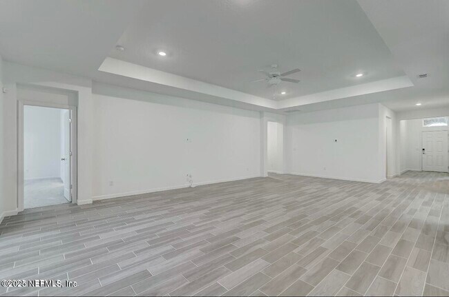 Building Photo - 300 Gan Wy