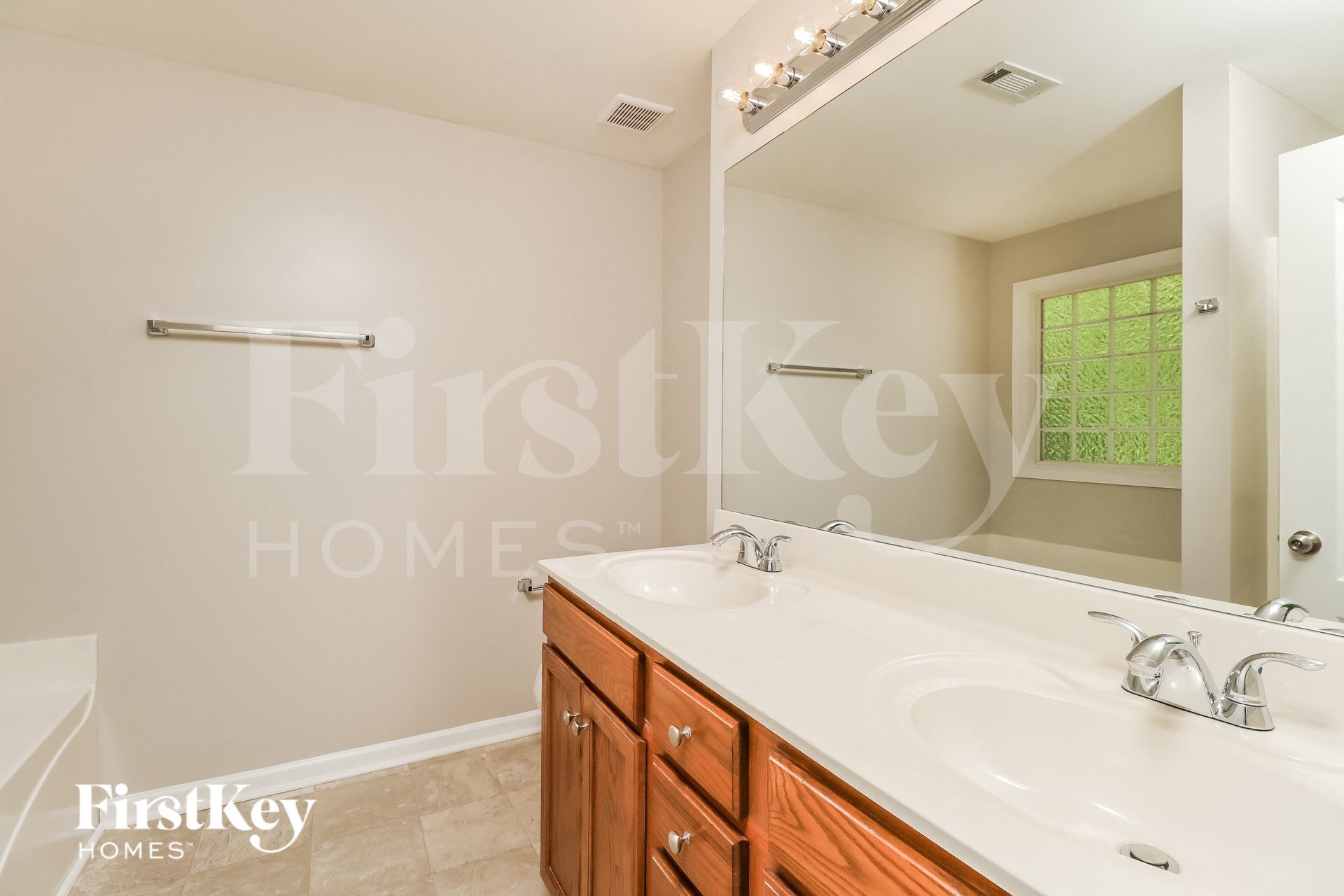 Building Photo - 24 Brookridge Ct