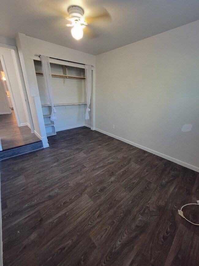 Building Photo - Lovely 3 bedroom 1.5 bath duplex for rent ...