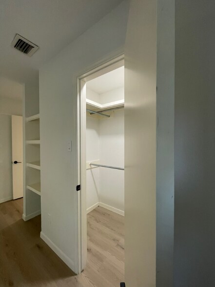 Building Photo - 2201 Pin Oak Rd