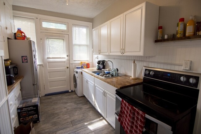 Building Photo - 1285 W 114th St