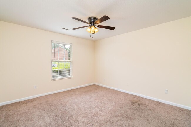 Building Photo - 1703 Maple View Way