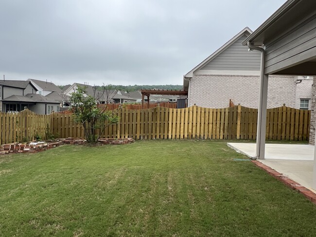 Building Photo - 5849 Longview Ln
