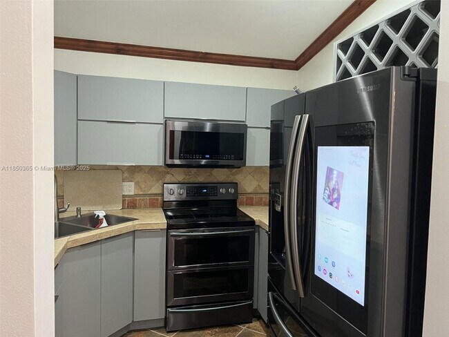 Building Photo - 5221 SW 154th Pl
