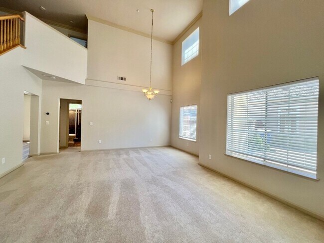 Building Photo - Spacious Four Bedroom Napa Home