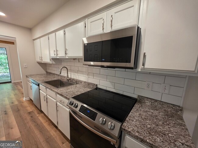 Building Photo - 76 Cobblestone Creek