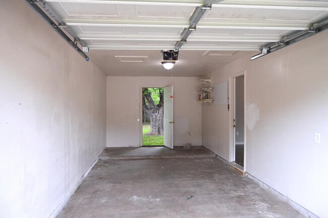 Building Photo - 5729 Emerson Dr