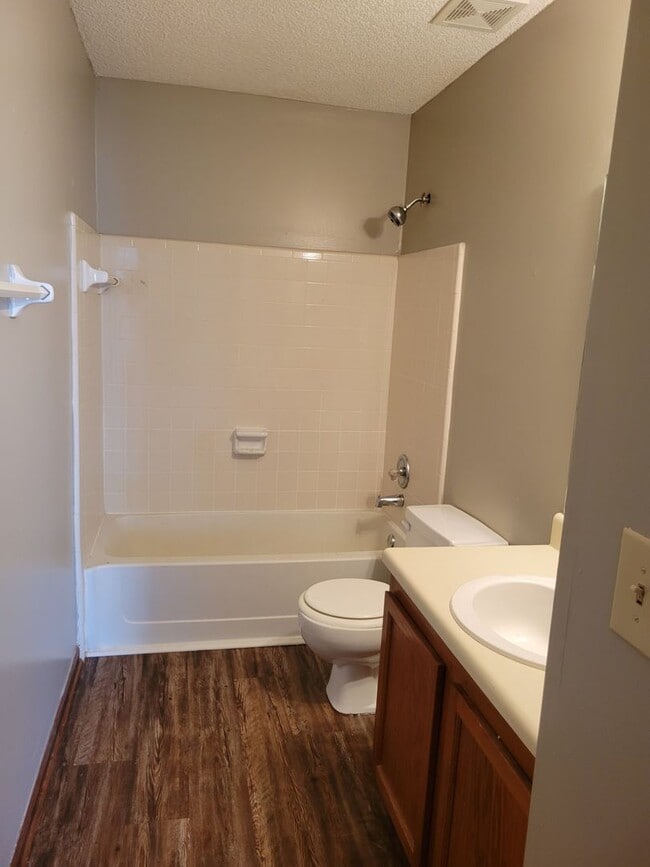 Building Photo - $1195 - 2/2 - Jefferson Square has receive...