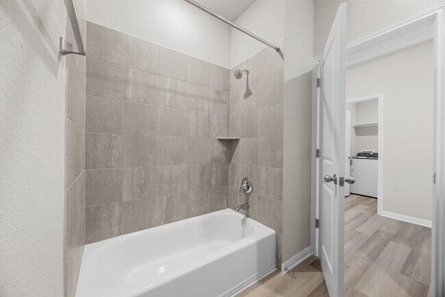 Building Photo - 140 Honey Bee Rd