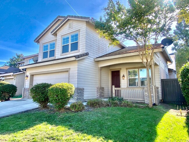 Building Photo - NEWLY RENOVATED, VERY CLEAN 5 BED, 3 BATH,...