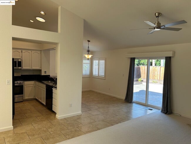 Building Photo - 63 Goldmeadow Ct