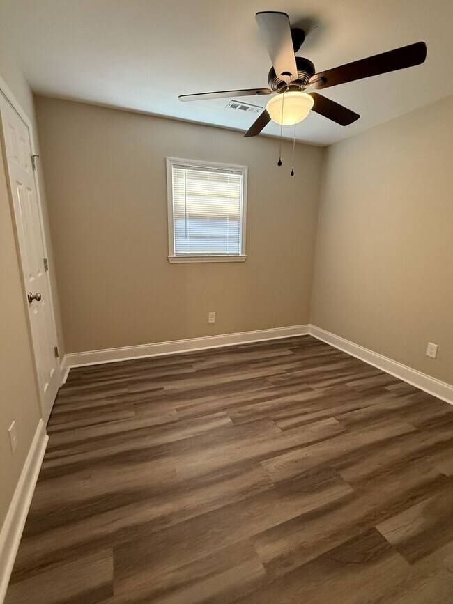 Building Photo - Charming 4 Bedroom Home located in Histori...