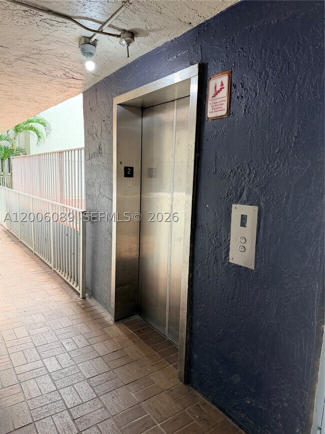 Building Photo - 10090 NW 80th Ct