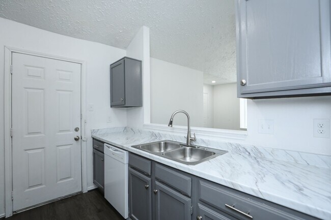 Building Photo - 19938 Laurel Trail Dr