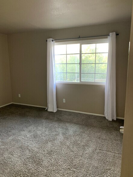 Building Photo - 1365 Crafton Ave