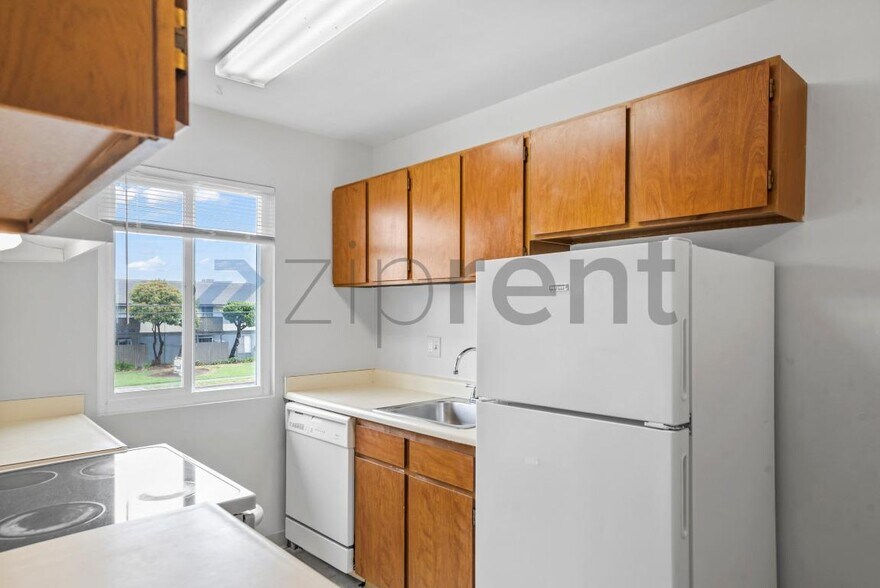 Building Photo - 1185 Meadow Ln