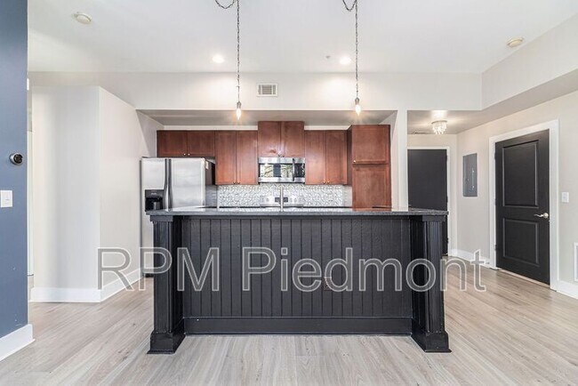 Building Photo - 925 Garrett St