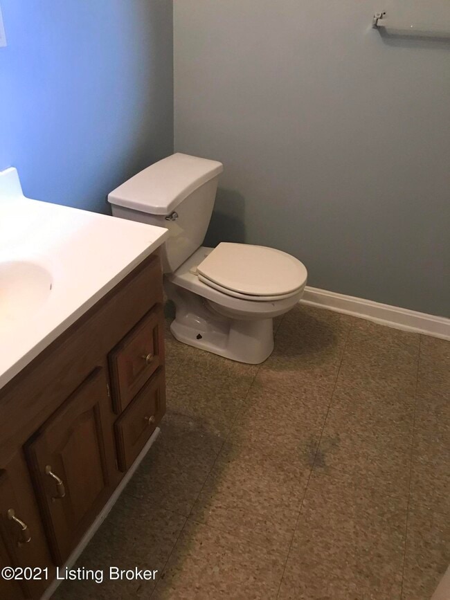 Building Photo - 1612 W Market St