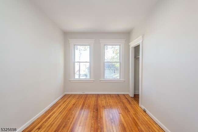 bedroom - 211 Hillside Ave