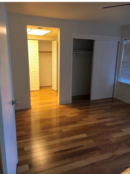 Building Photo - 135 Flame Dr