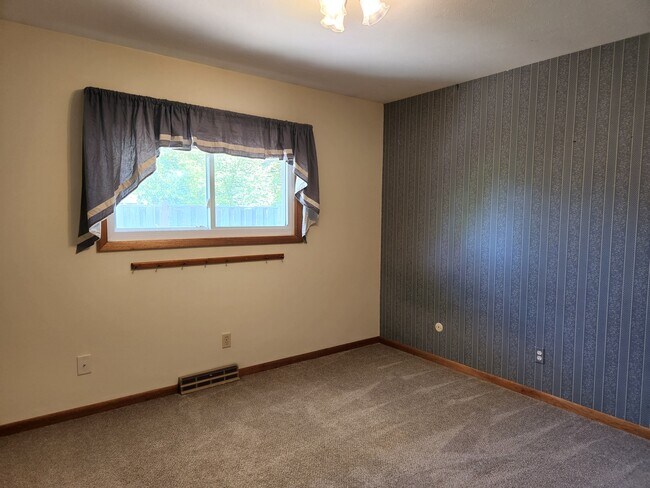 Building Photo - 2410 W 20th Street Rd