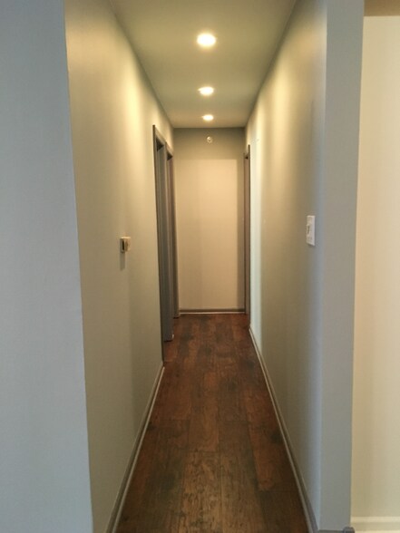 Building Photo - 8432 W 103rd Terrace