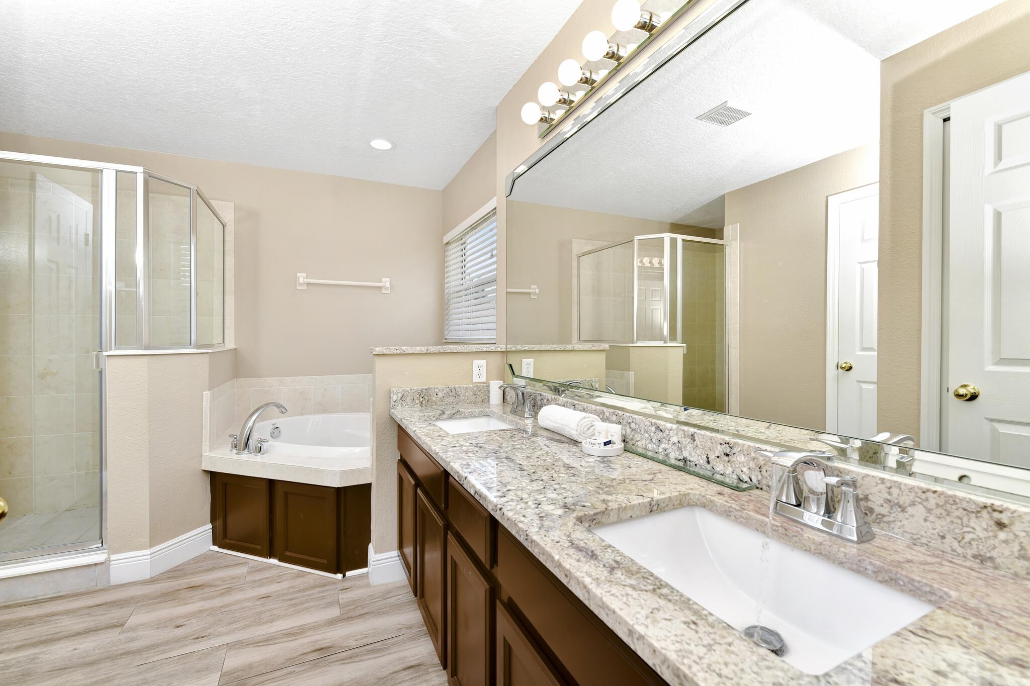 Building Photo - 118 Higher Combe Dr