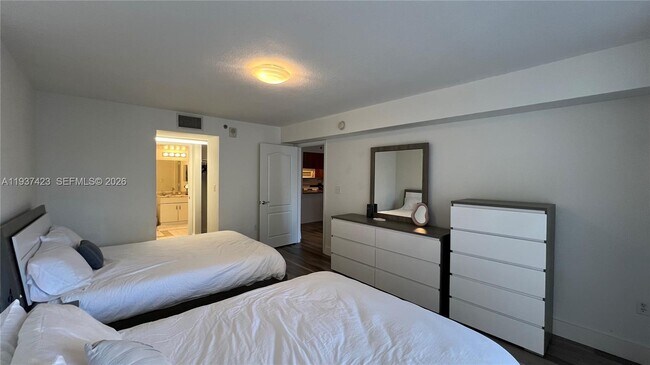 Building Photo - 1200 Brickell Bay Dr