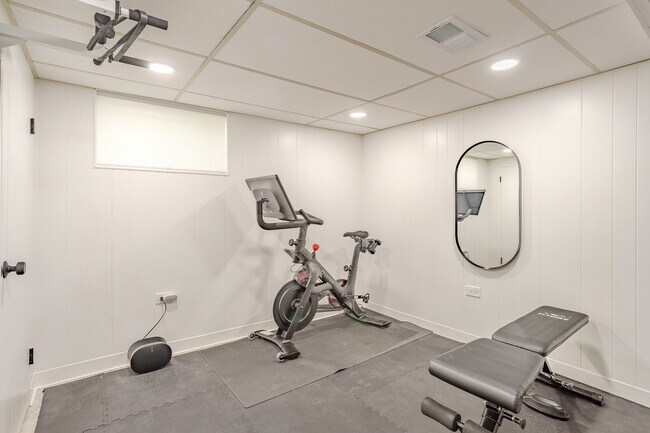 Building Photo - 715 Lamon Ave