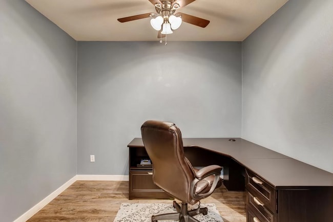 Building Photo - Furnished large and modern condo