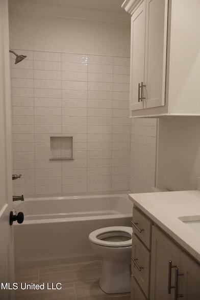 Building Photo - 113 Southern Oak Wy