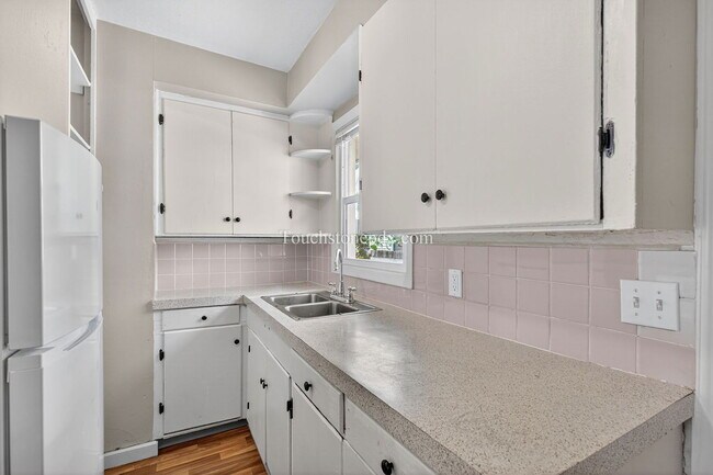 Building Photo - 7349 SE Evergreen St