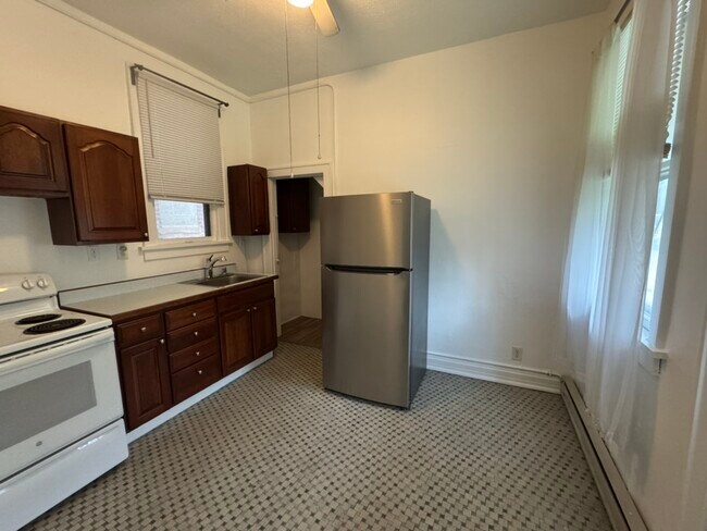 Building Photo - 1114 N High St